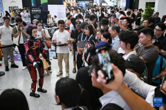 者取能分拣物品扫除房间的机械人、具备拍摄语